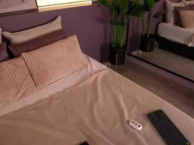 ElleDiane on BongaCams 