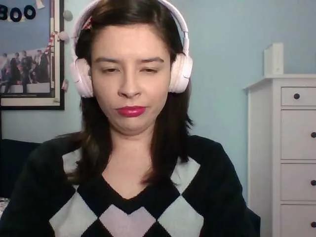 Larice — What turns me on the most is talking about sensual fantasies, kissing and licking, teasing, sexy lingerie, high heels, when you treat me like a princess