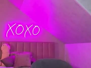 kimberlly_smith — tease tits [17 tokens remaining]          #russian #ride #tongue #submissive #cameltoe