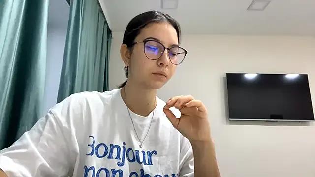 Allisgree — Show my legs, caress them