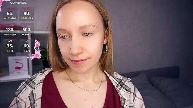 EarnestineGyllenband — Flash boobs <3