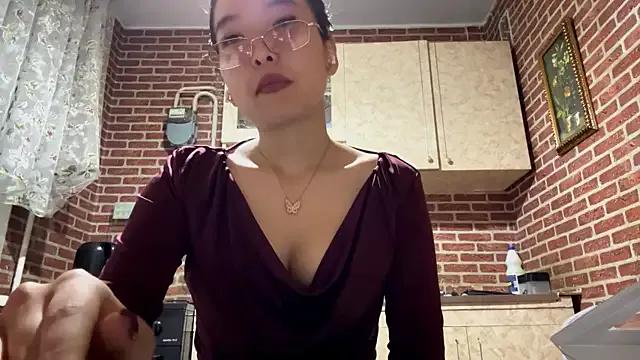 EmmaLeexth on StripChat 