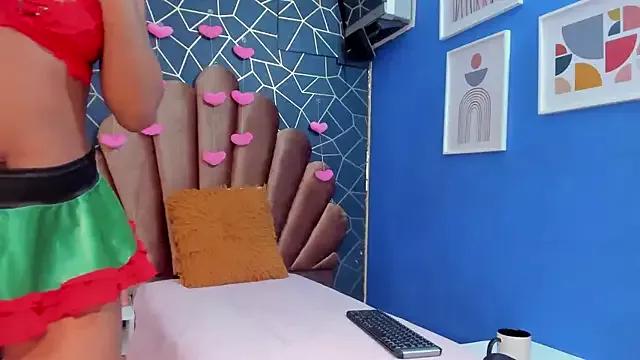 EMMAPARISS on StripChat 