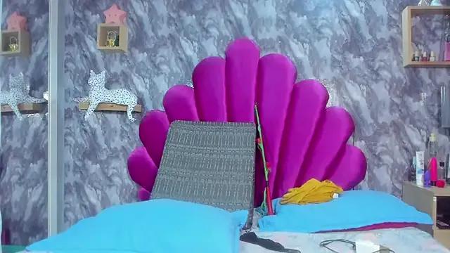 EMMAPARISS on StripChat 