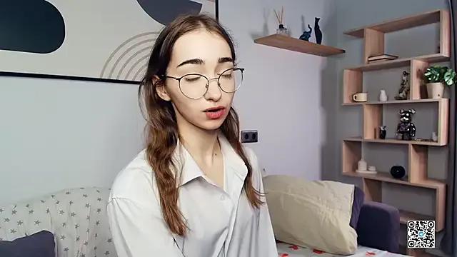 PollyBeev on StripChat 