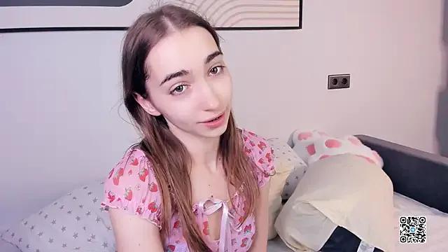 PollyBeev on StripChat 
