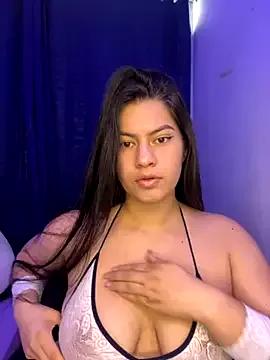 Saanvi21 on StripChat 