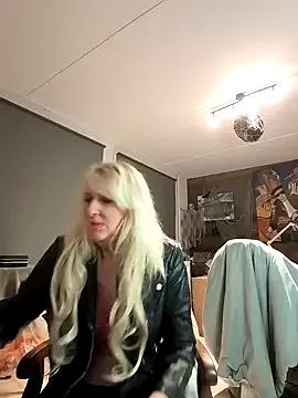 SexyMilfTascha — Rub that clit