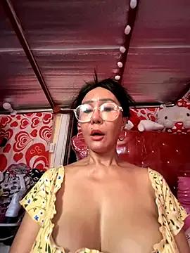 sweetieme — @fingerin drippin pussy in squat