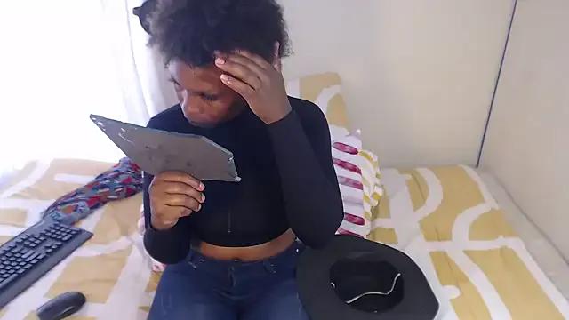 Tillah87 on StripChat 