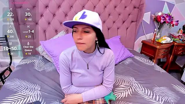 ZaharaSkylar on StripChat 